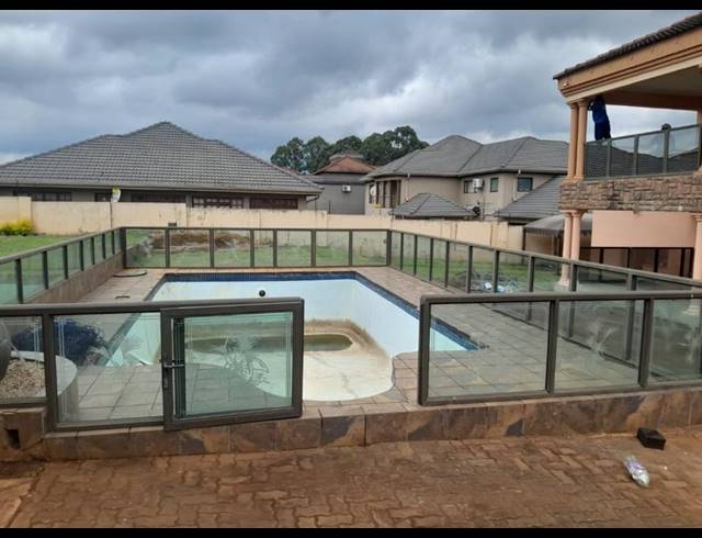 5 BEDROOM HOUSE FOR SALE IN RUSTIC ESTATE